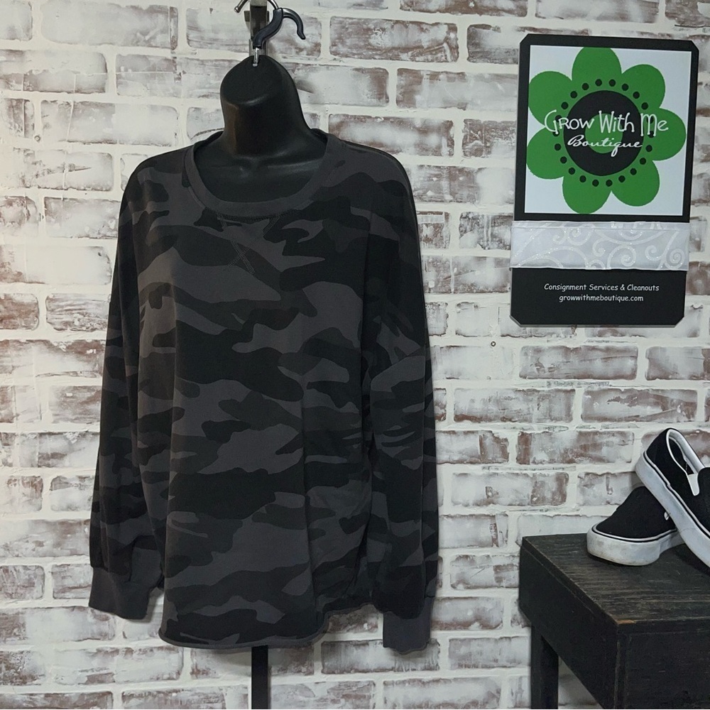 Mud Pie Black and Gray Camouflage Sweatshirt large